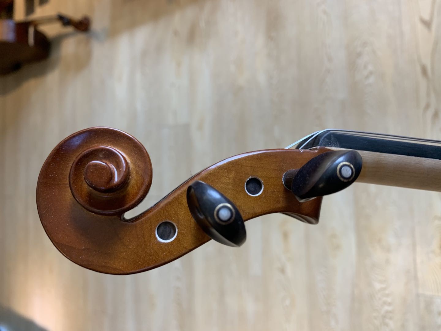 ไวโอลิน Corelli CV107 Solid Spruce ขอบ Outline อะไหล่ Ebony ไซส์ 4/4 ราคา 5,190 บาท